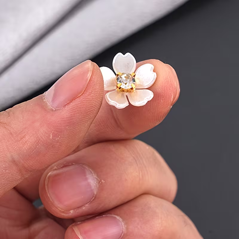 50 bunga plastik putih dan ema - Jewelry Making For Adults ulasan dan harga